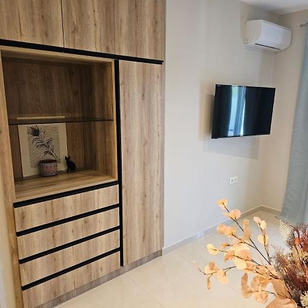 Agora Luxury Apartment 3 Loutraki  Bagian luar foto