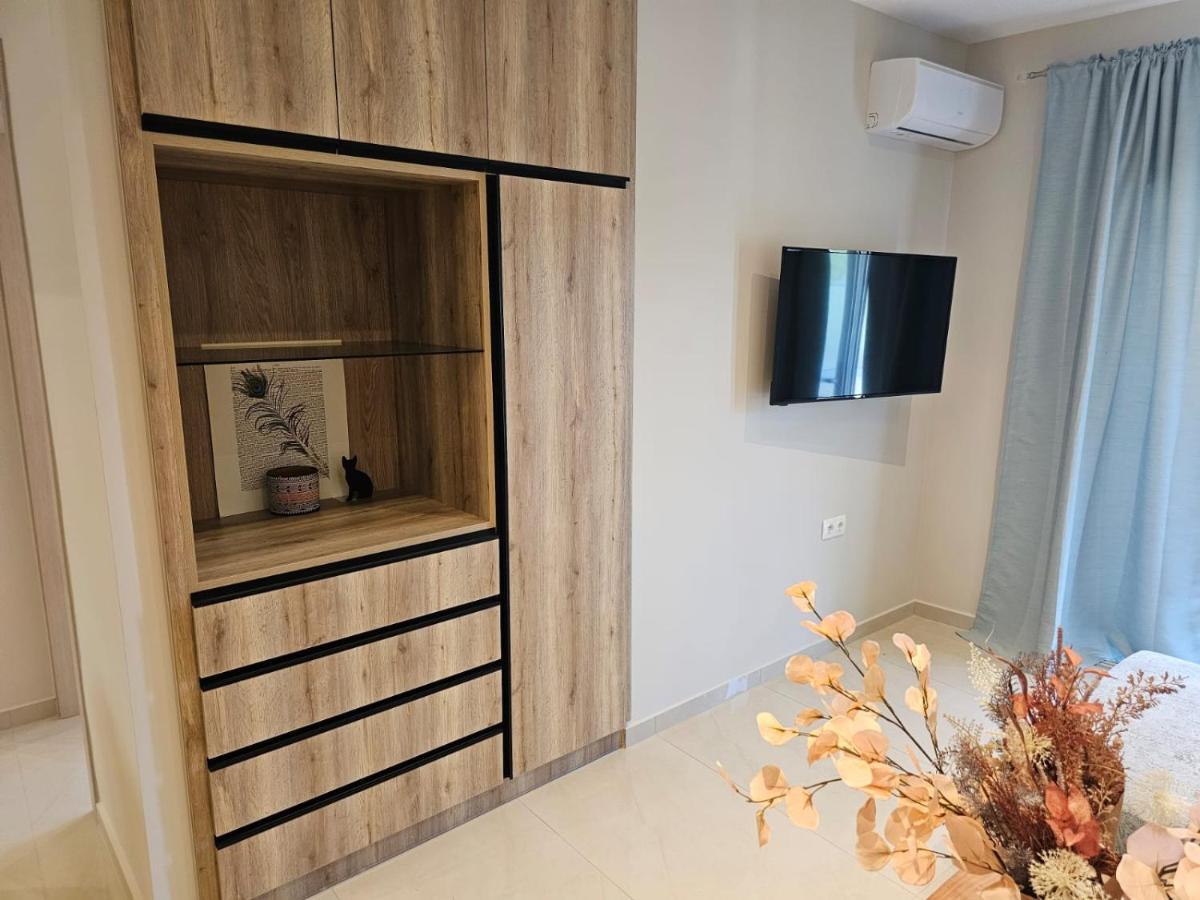 Agora Luxury Apartment 3 Loutraki  Bagian luar foto