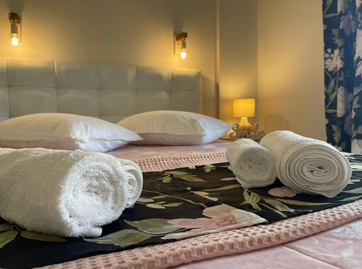 Agora Luxury Apartment 3 Loutraki  Bagian luar foto