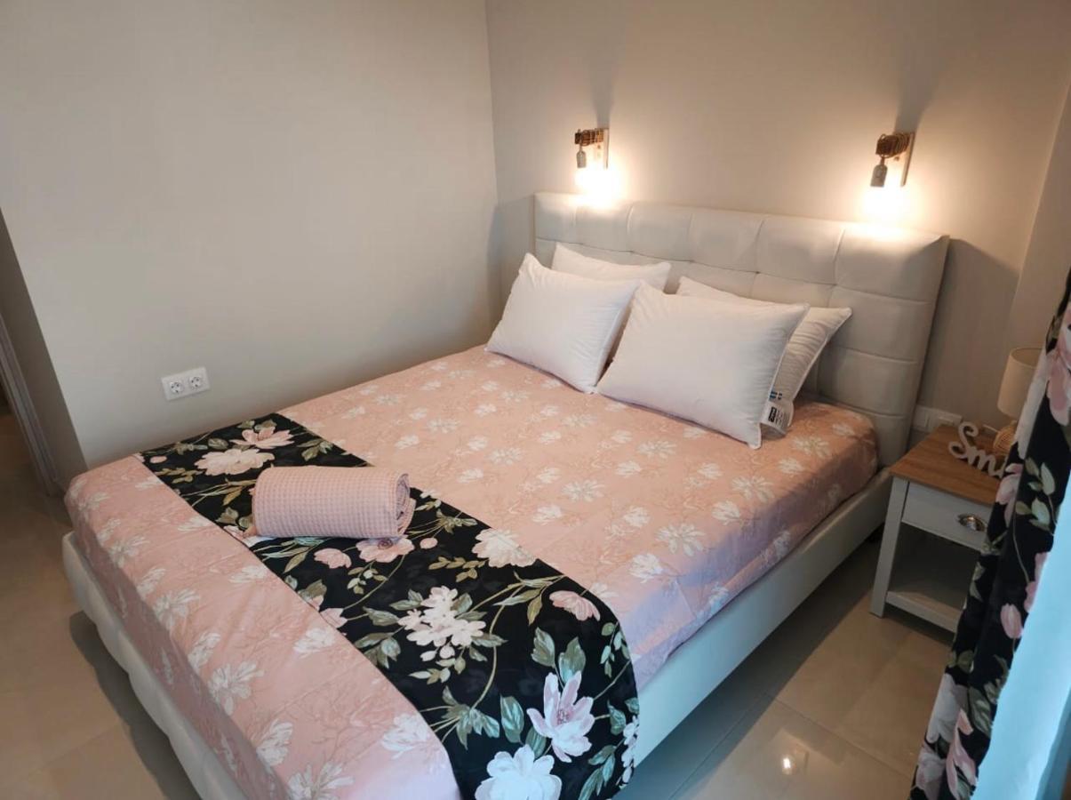 Agora Luxury Apartment 3 Loutraki  Bagian luar foto